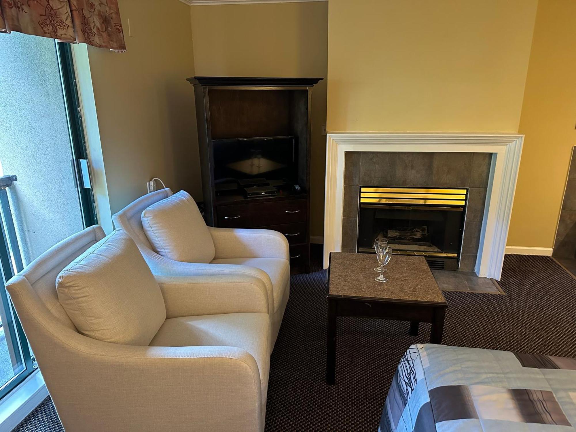 Canadian Inn Surrey Ngoại thất bức ảnh
