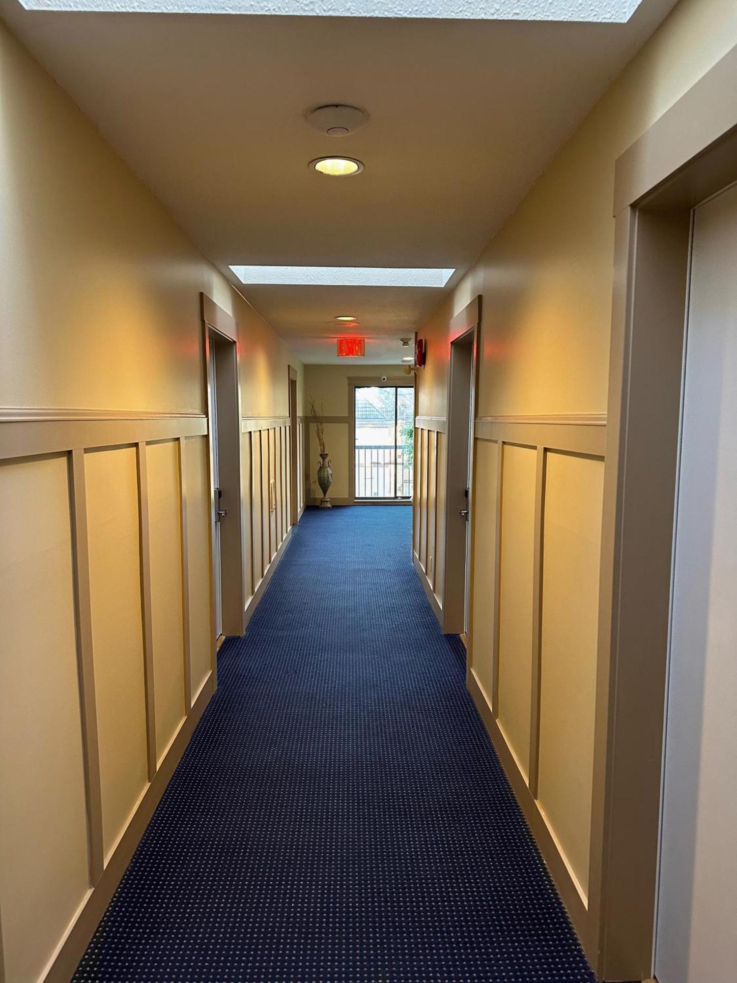 Canadian Inn Surrey Ngoại thất bức ảnh