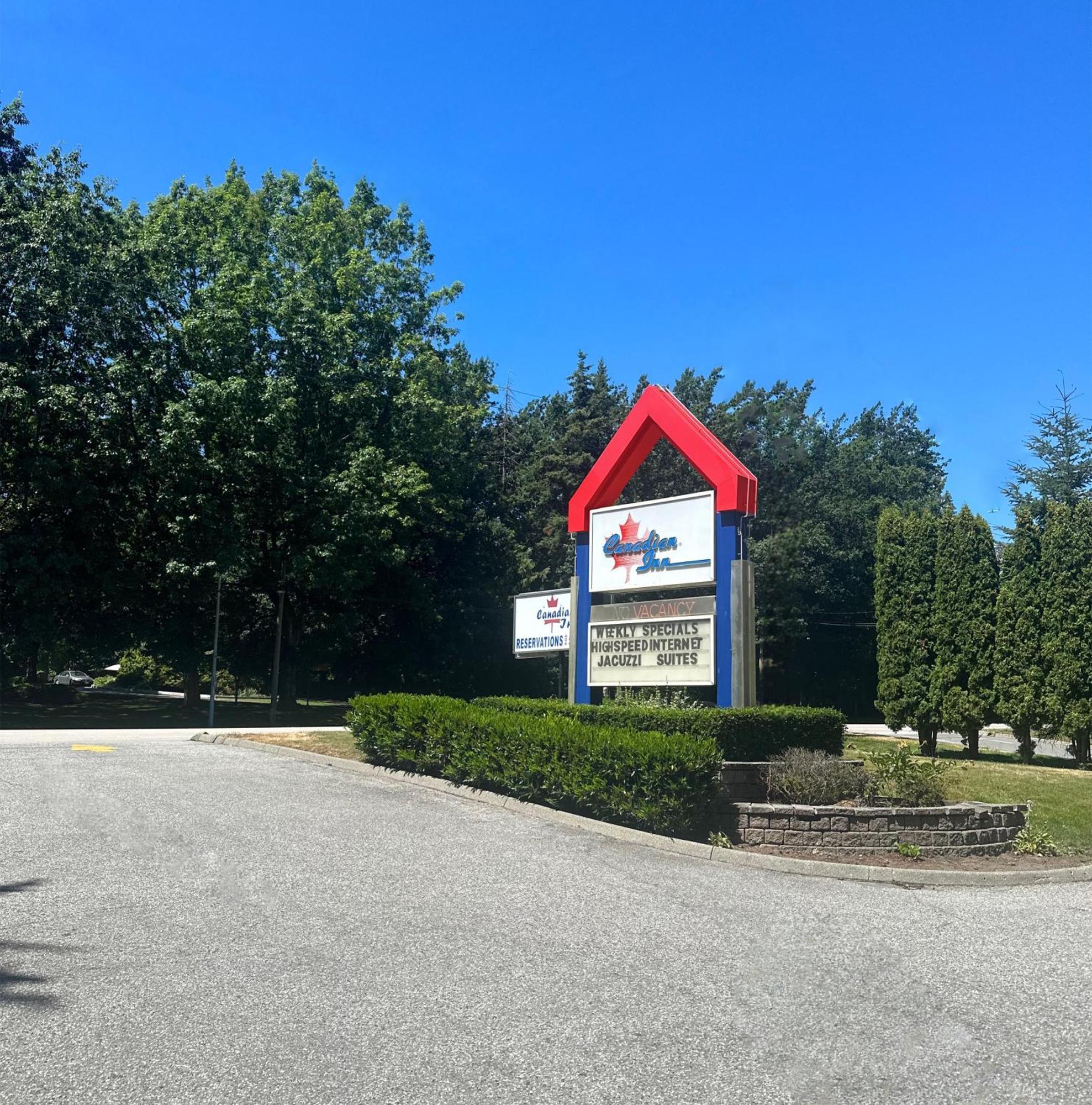 Canadian Inn Surrey Ngoại thất bức ảnh