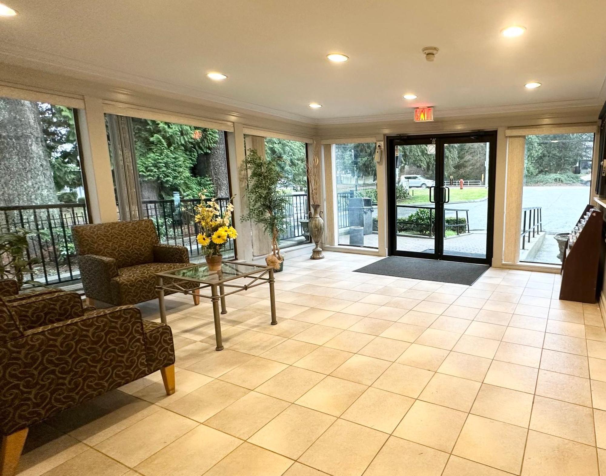 Canadian Inn Surrey Ngoại thất bức ảnh